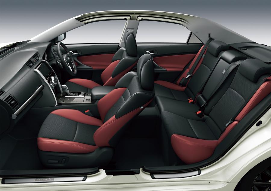 Интерьер Toyota Mark X 350RDS (GRX130) 2016 года  (фото 2 из 4)